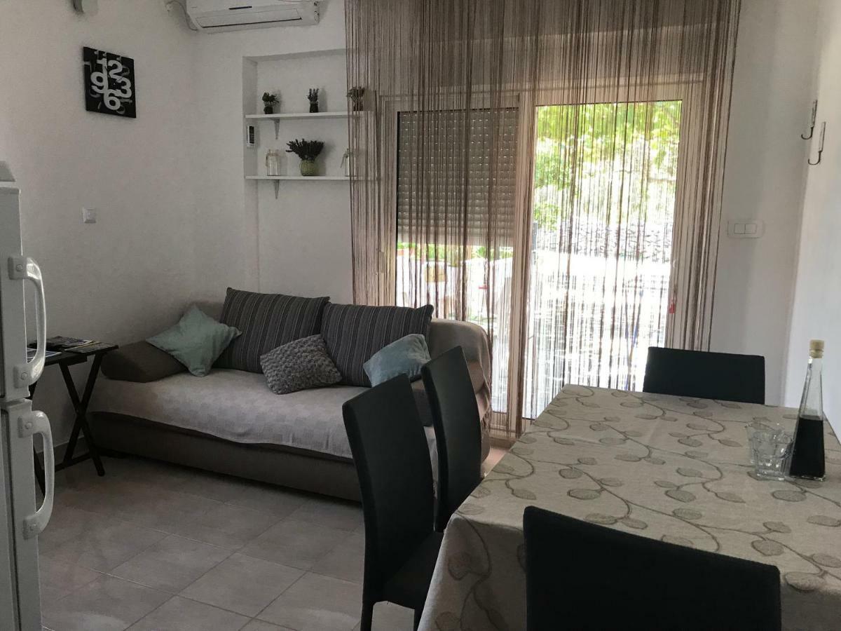 Apartman Mirjana With Terrace And Free Parking Donji Okrug  Exterior photo