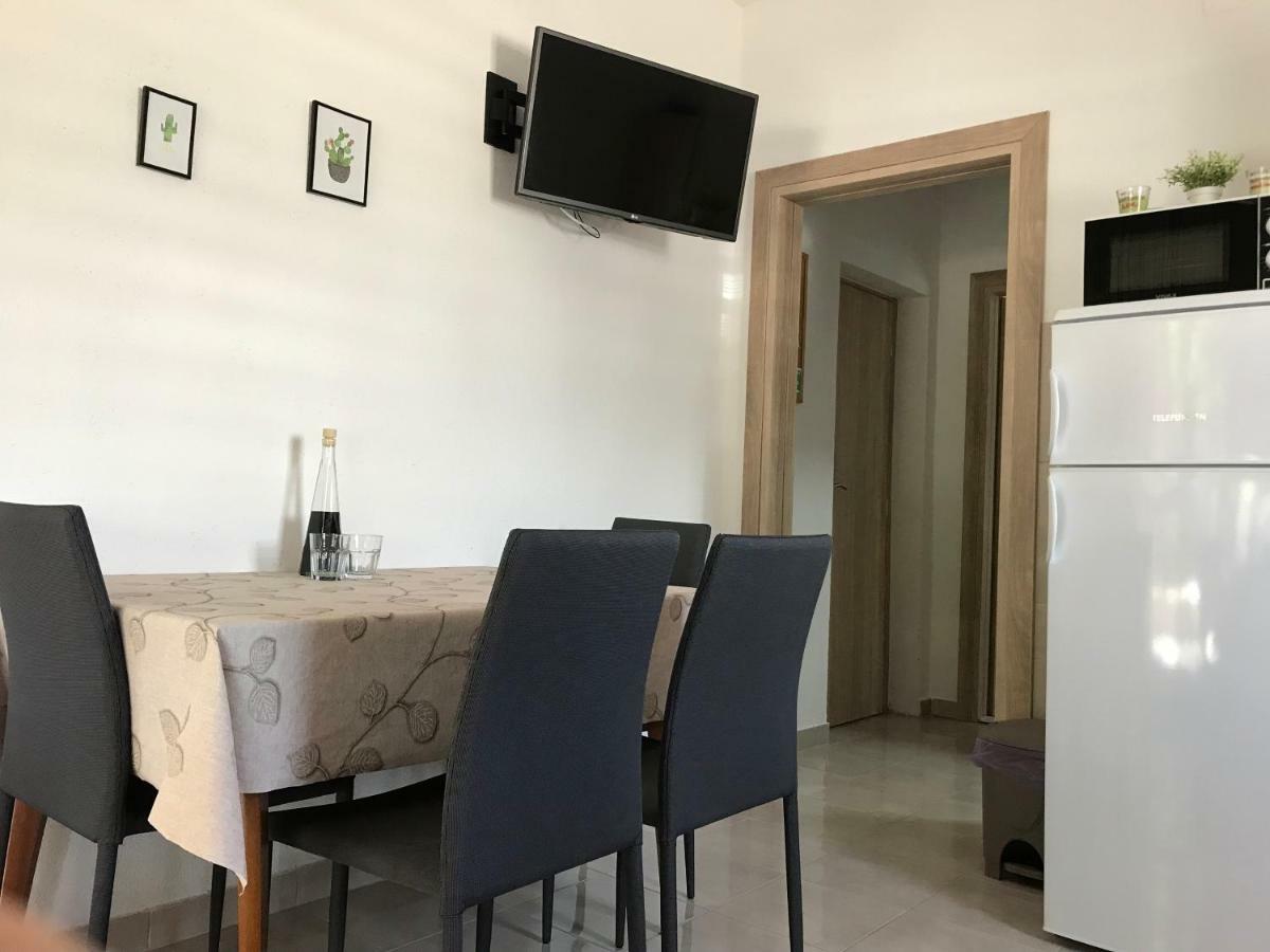 Apartman Mirjana With Terrace And Free Parking Donji Okrug  Exterior photo